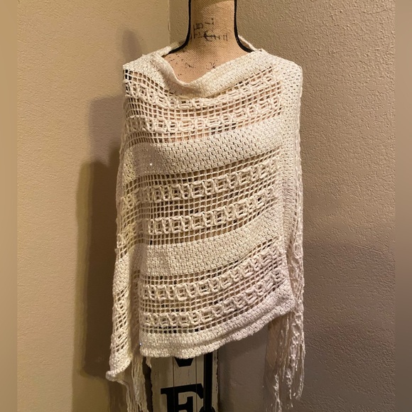 Riah Poncho - Picture 2 of 8